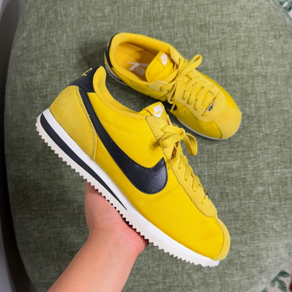 Nike Cortez Vivid Sulfur Yellow Black, Unisex Women’s 9